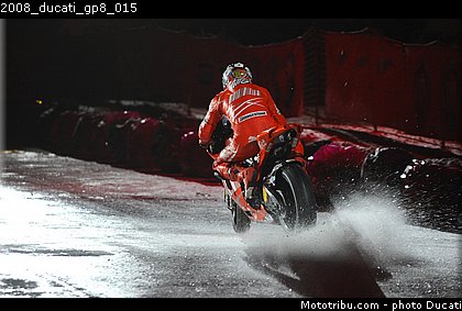 2008_ducati_gp8_015.jpg