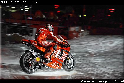 2008_ducati_gp8_016.jpg