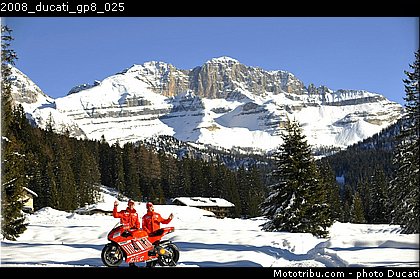 2008_ducati_gp8_025.jpg