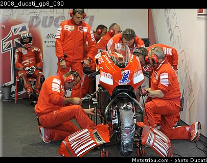2008_ducati_gp8_030.jpg