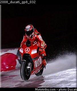 2008_ducati_gp8_032.jpg