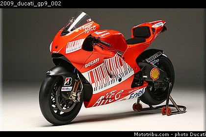 2009_ducati_gp9_002.jpg