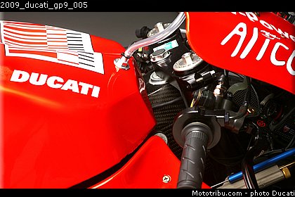 2009_ducati_gp9_005.jpg