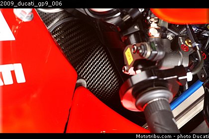 2009_ducati_gp9_006.jpg