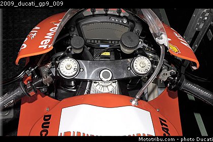 2009_ducati_gp9_009.jpg