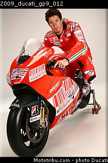 2009_ducati_gp9_012.jpg