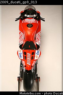 2009_ducati_gp9_013.jpg