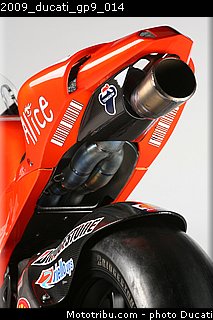 2009_ducati_gp9_014.jpg