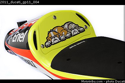 2011_ducati_gp11_004.jpg