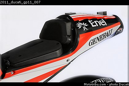2011_ducati_gp11_007.jpg