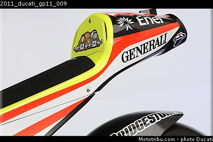 2011_ducati_gp11_009.jpg