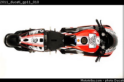 2011_ducati_gp11_010.jpg