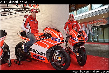 2013_ducati_gp13_007.jpg