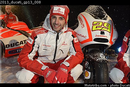 2013_ducati_gp13_008.jpg