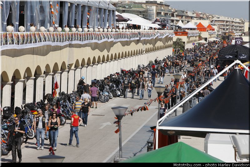 harley_davidson_2013_110_ans_rome_benediction_pape_francois_0055