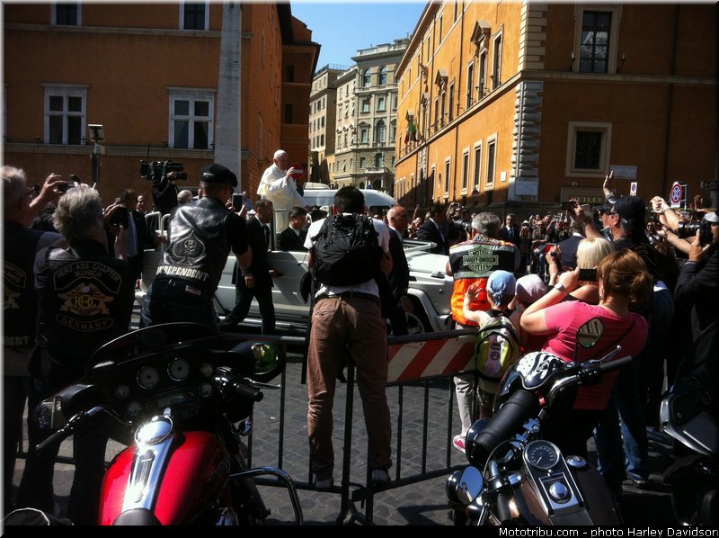 harley_davidson_2013_110_ans_rome_benediction_pape_francois_0108