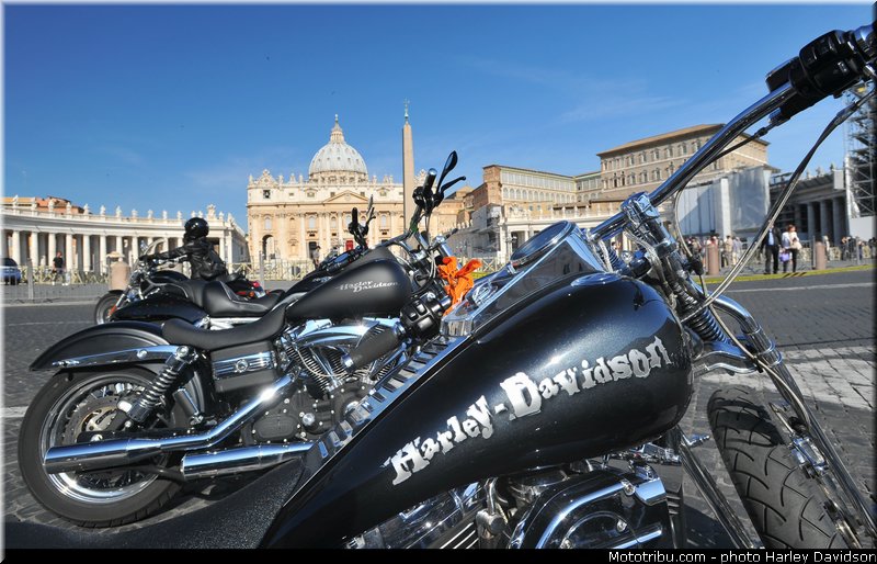 harley_davidson_2013_110_ans_rome_benediction_pape_francois_0115