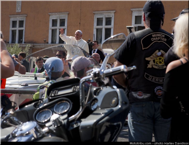 harley_davidson_2013_110_ans_rome_benediction_pape_francois_0155