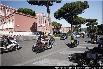 harley_davidson_2013_110_ans_rome_benediction_pape_francois_0044.jpg