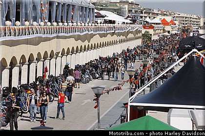 harley_davidson_2013_110_ans_rome_benediction_pape_francois_0055.jpg