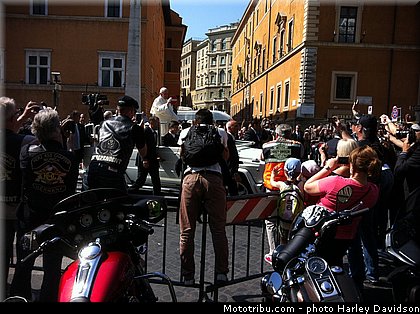 harley_davidson_2013_110_ans_rome_benediction_pape_francois_0108.jpg