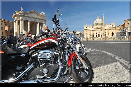 harley_davidson_2013_110_ans_rome_benediction_pape_francois_0113.jpg