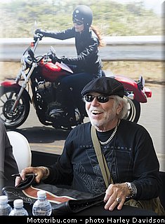 harley_davidson_2013_110_ans_rome_benediction_pape_francois_0122.jpg