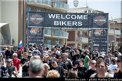 harley_davidson_2013_110_ans_rome_benediction_pape_francois_0125.jpg