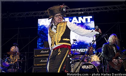 harley_davidson_2013_110_ans_rome_benediction_pape_francois_0128.jpg