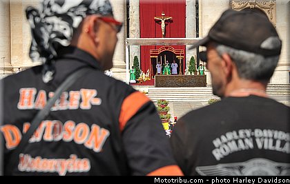 harley_davidson_2013_110_ans_rome_benediction_pape_francois_0152.jpg