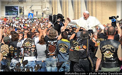 harley_davidson_2013_110_ans_rome_benediction_pape_francois_0154.jpg