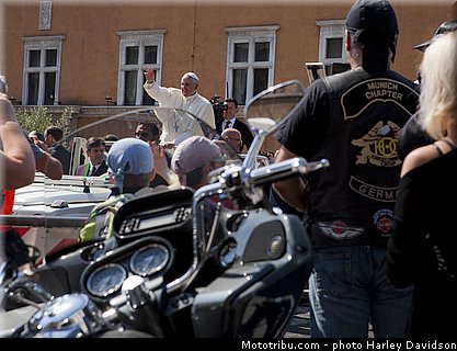 harley_davidson_2013_110_ans_rome_benediction_pape_francois_0155.jpg