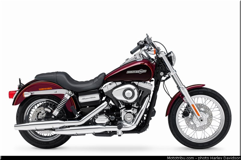 dyna_super_glide_custom_001_harley_davidson_2014