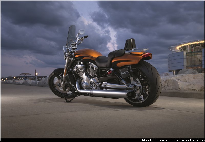 v_rod_muscle_003_harley_davidson_2014