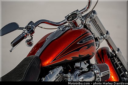 cvo_breakout_002_harley_davidson_2014.jpg