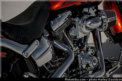cvo_breakout_003_harley_davidson_2014.jpg