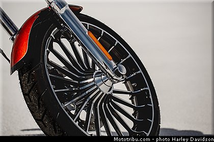 cvo_breakout_005_harley_davidson_2014.jpg