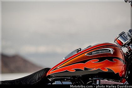 cvo_breakout_006_harley_davidson_2014.jpg