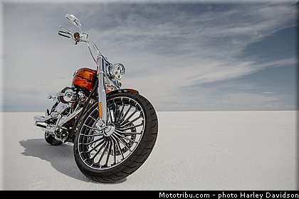 cvo_breakout_012_harley_davidson_2014.jpg