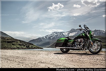 cvo_road_king_001_harley_davidson_2014.jpg