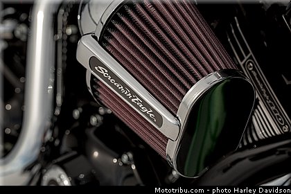 cvo_road_king_002_harley_davidson_2014.jpg