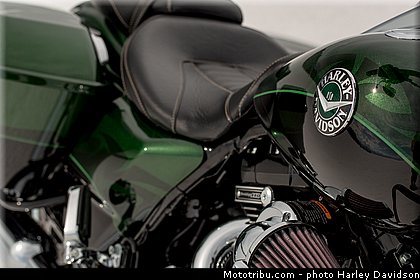 cvo_road_king_003_harley_davidson_2014.jpg
