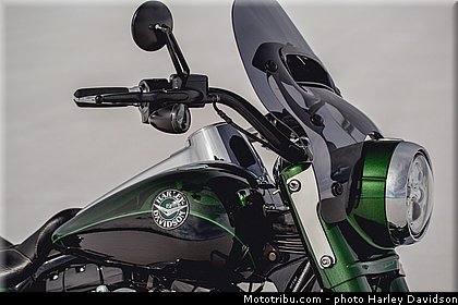cvo_road_king_005_harley_davidson_2014.jpg