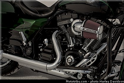 cvo_road_king_007_harley_davidson_2014.jpg