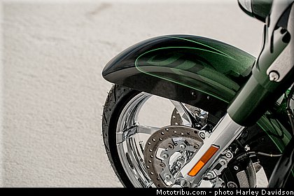 cvo_road_king_009_harley_davidson_2014.jpg