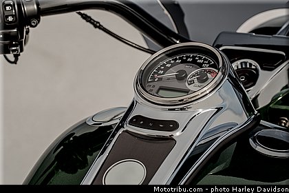 cvo_road_king_010_harley_davidson_2014.jpg