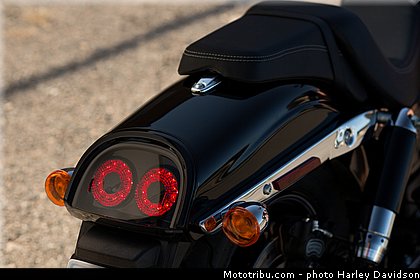dyna_fat_bob_013_harley_davidson_2014.jpg