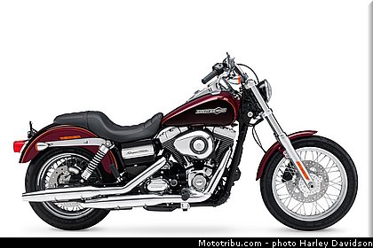 dyna_super_glide_custom_001_harley_davidson_2014.jpg