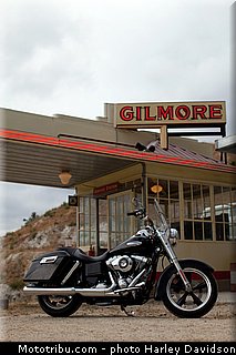 dyna_switchback_006_harley_davidson_2014.jpg