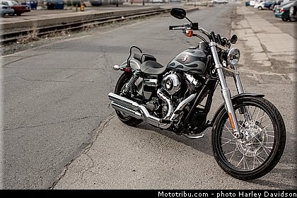 dyna_wide_glide_001_harley_davidson_2014.jpg